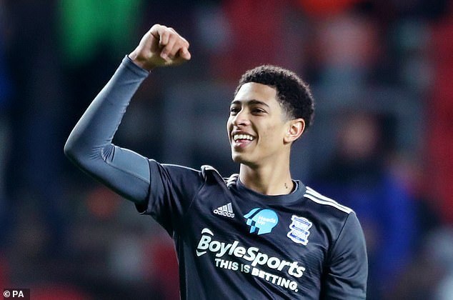 意媒：莱奥缺席米兰合练无缘出战萨索洛，弗法纳有望本轮复出