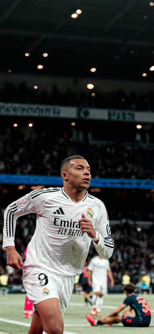 火力不够！斯玛特一人8记三分，其余湖人球员一共8记