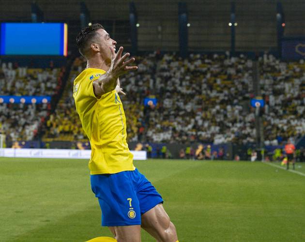 另一个半球的思念，奥斯卡晒出在家观看海港亚冠比赛照片（隔着半球的牵挂：奥斯卡在家晒图看海港亚冠）