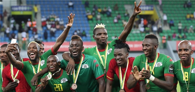 恩里克：不会过多回想过去取得的成绩，我的注意力始终在当下（恩里克：不沉湎于过往荣誉，我只专注当下）