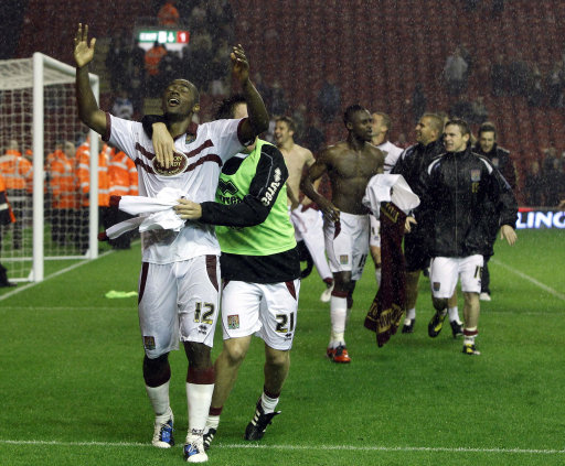 NBA：独行侠轻取公牛 东契奇收获准三双