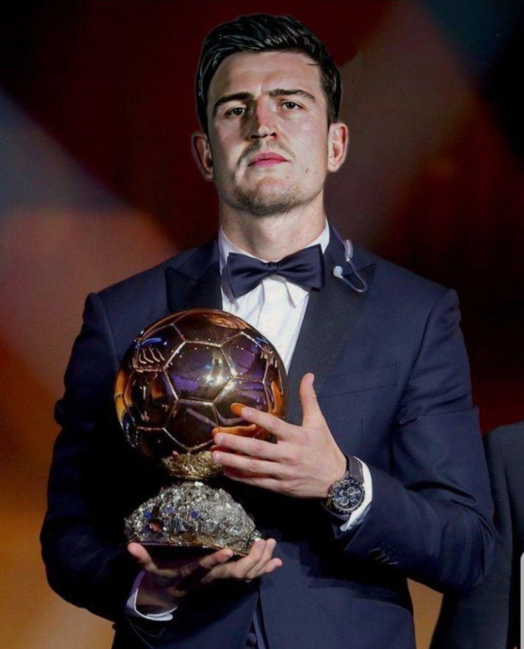 旧将：维尼修斯表现没达到他的续约要求，多数皇马球员也这样（前队员：维尼修斯的表现配不上其续约要价，多数皇马球员也如此）